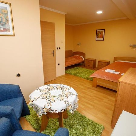 Guest House Mali Homtel Subotica Exterior foto