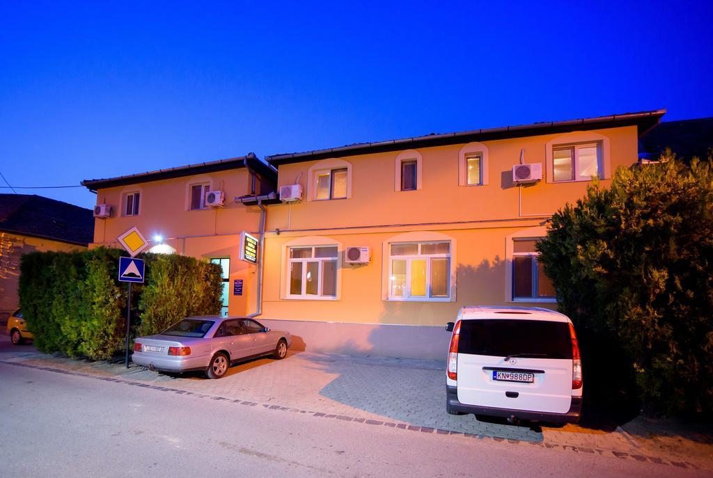 Guest House Mali Homtel Subotica Exterior foto